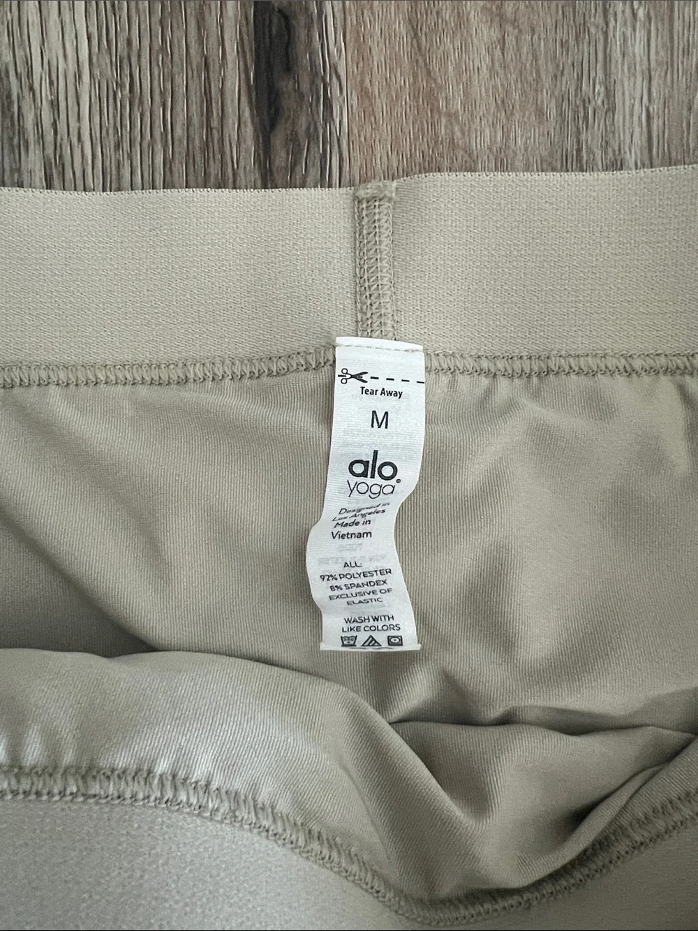 ALO Yoga Pleated Tennis or Golf athletic Skirt in beige- size Medium